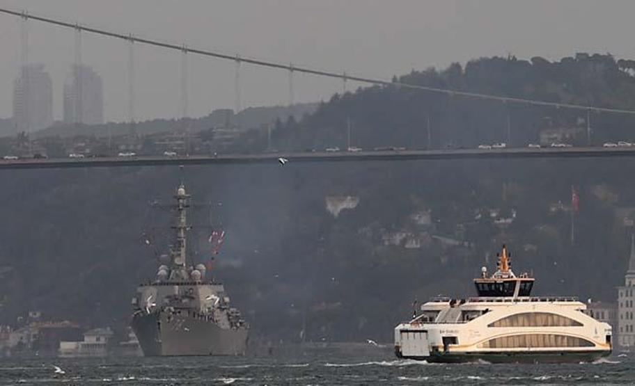 ABD savaş gemisi Sarayburnuna demirledi