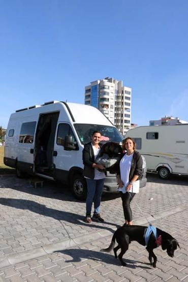 Karavanla Türkiye turuna çıkan çiftin bebekleri İzmirde dünyaya geldi