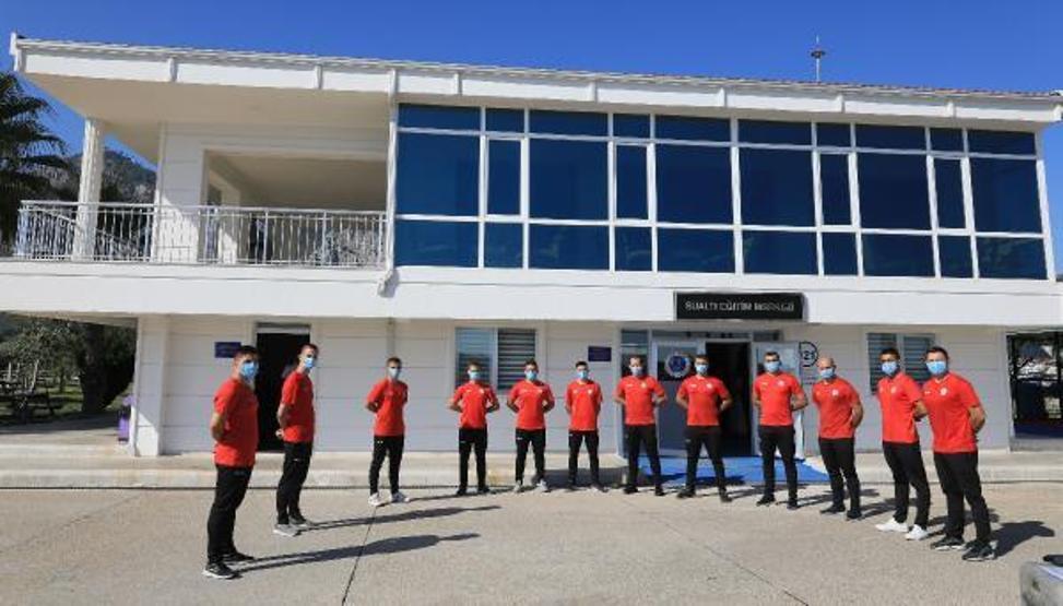 Türkiyenin kurbağa adamları Antalyada yetiştiriliyor
