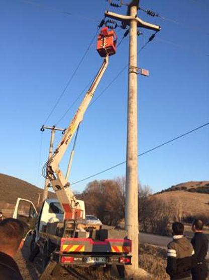 Elektrik akımına kapılan kuzenlerden biri öldü, diğeri ağır yaralı