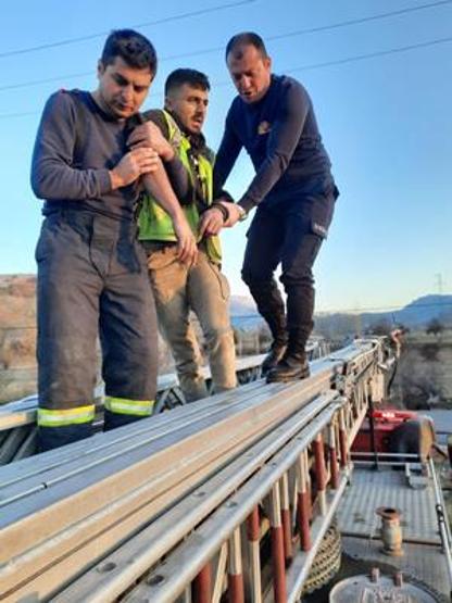Elektrik akımına kapılan kuzenlerden biri öldü, diğeri ağır yaralı
