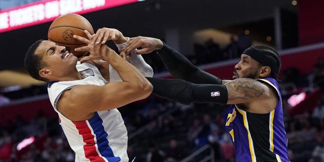 NBAde olaylı maç LeBron ve Stewart atıldı
