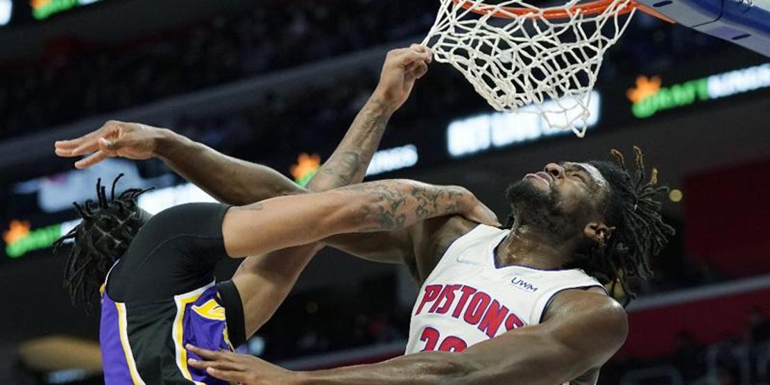 NBAde olaylı maç LeBron ve Stewart atıldı