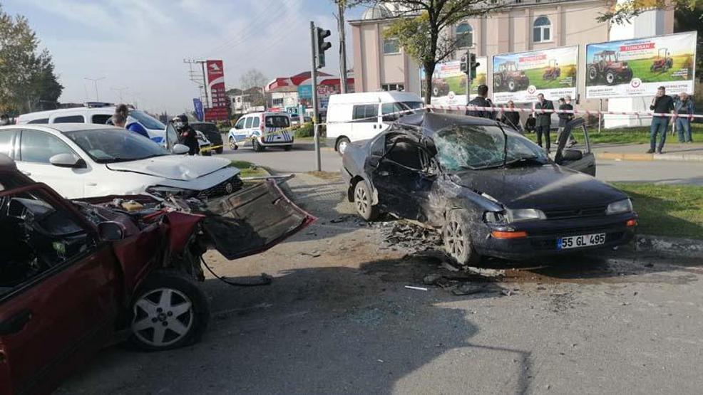Kırmızı ışıkta geçen otomobil, iki araca çarptı; 1 ölü, 3 yaralı