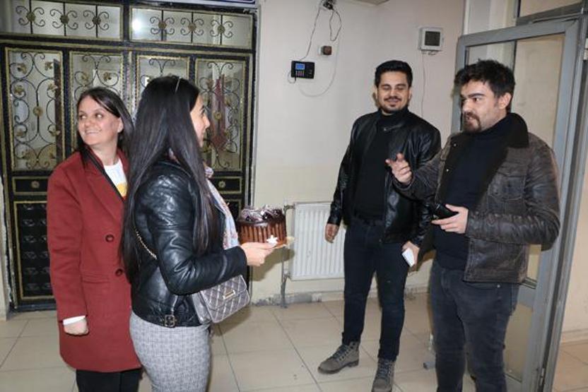 İhbara giden polislere pastalı sürpriz