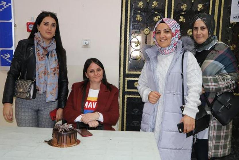 İhbara giden polislere pastalı sürpriz