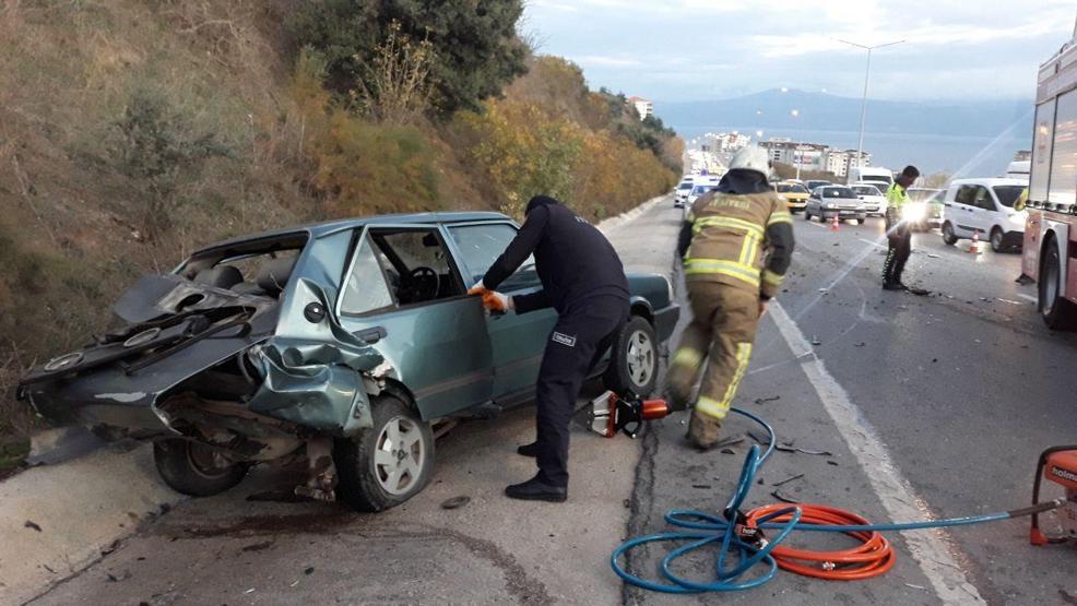 Arızalanan araca çarptı: 3 yaralı