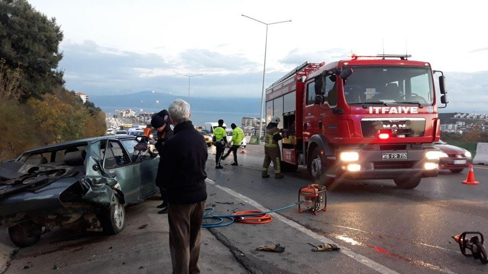 Arızalanan araca çarptı: 3 yaralı