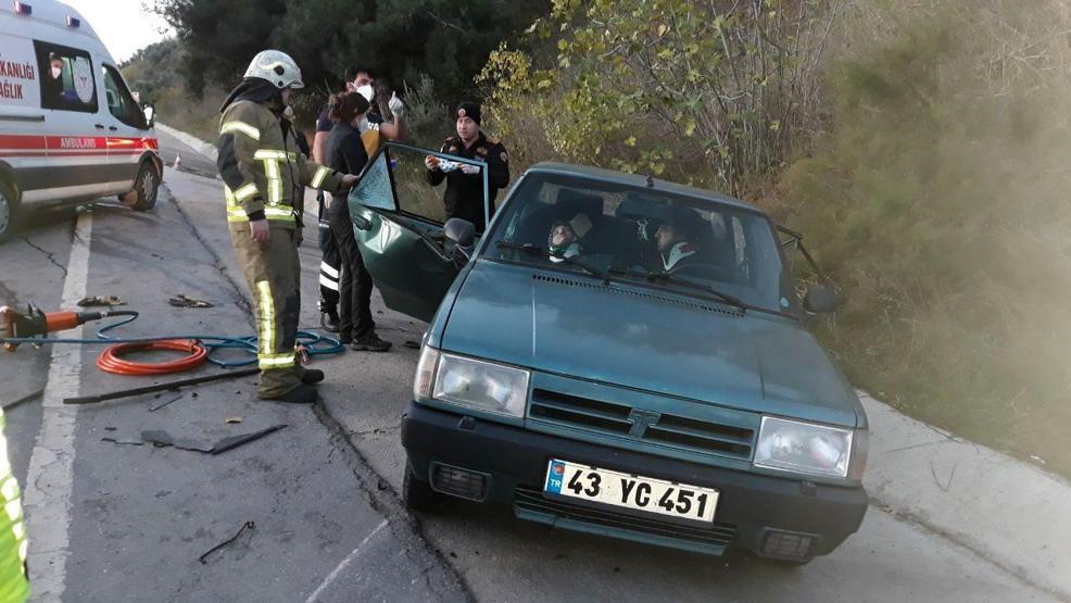Arızalanan araca çarptı: 3 yaralı