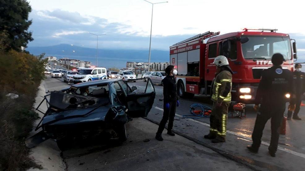 Arızalanan araca çarptı: 3 yaralı