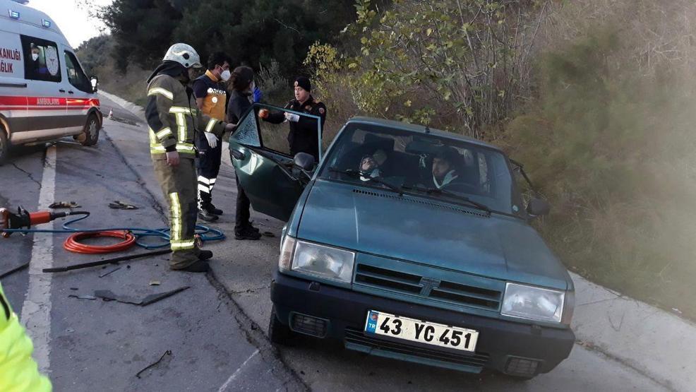 Arızalanan araca çarptı: 3 yaralı