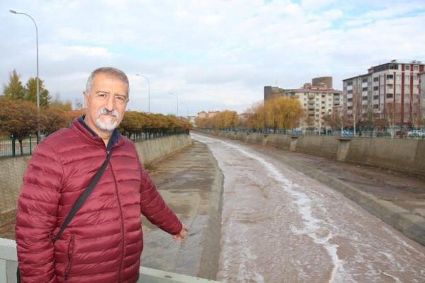 Oltu Çayı yine köpürdü