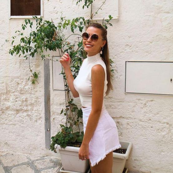 Chloe Loughnan bornozlu karesiyle dikkat çekti