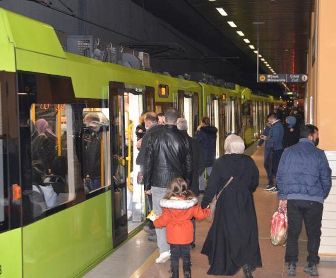Toplu taşıma araçlarında unutulan eşyalar arasında takma diş bile var