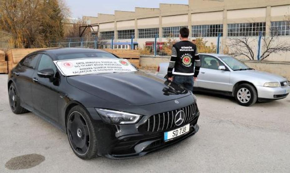 Yurt dışından getirilip, usulsüz kullanılan lüks araçlara el koyuldu