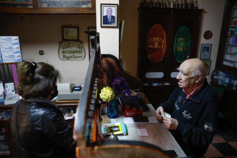 İstanbulda 119 yıllık eczane: İlaçları reçeteye göre hazırlıyor