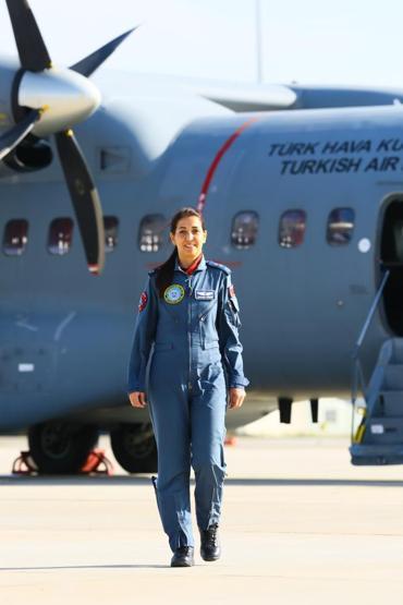 15 tonluk CASA uçağını kanatlandıran kadın pilot: “Yarbay Mesude Küçük”