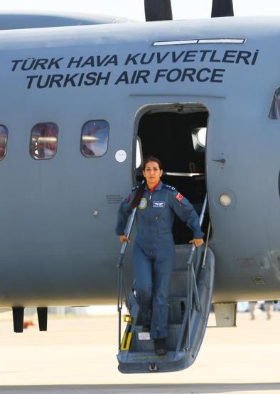 15 tonluk CASA uçağını kanatlandıran kadın pilot: “Yarbay Mesude Küçük”