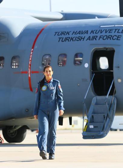 15 tonluk CASA uçağını kanatlandıran kadın pilot: “Yarbay Mesude Küçük”