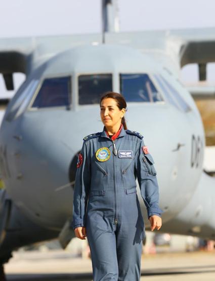 15 tonluk CASA uçağını kanatlandıran kadın pilot: “Yarbay Mesude Küçük”