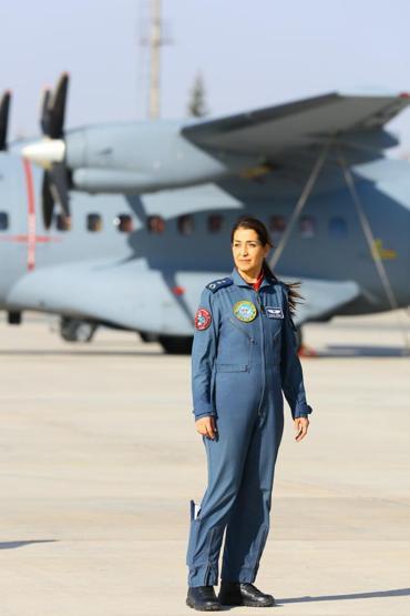15 tonluk CASA uçağını kanatlandıran kadın pilot: “Yarbay Mesude Küçük”