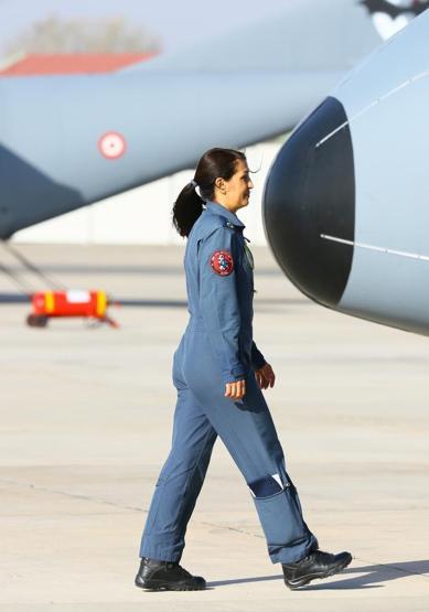 15 tonluk CASA uçağını kanatlandıran kadın pilot: “Yarbay Mesude Küçük”