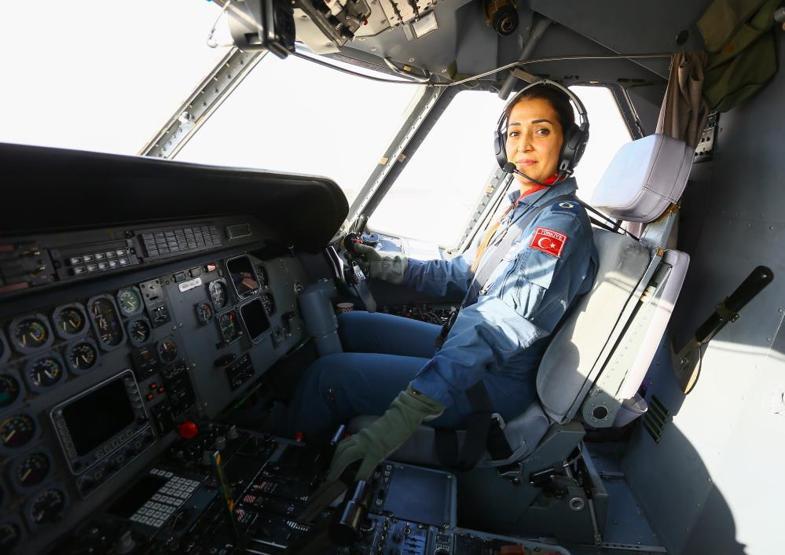 15 tonluk CASA uçağını kanatlandıran kadın pilot: “Yarbay Mesude Küçük”