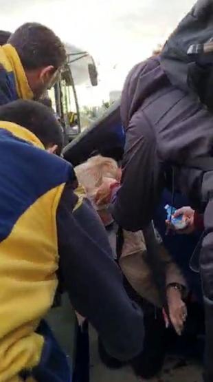 Pendikte İETT otobüsü ile otomobil çarpıştı: 2 kişi yaralandı