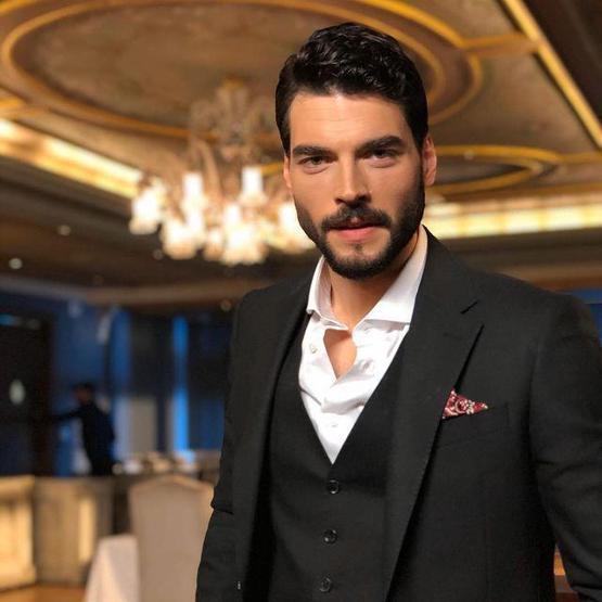 Akın Akınözünün yıllar içindeki değişimiyle çok konuşuldu