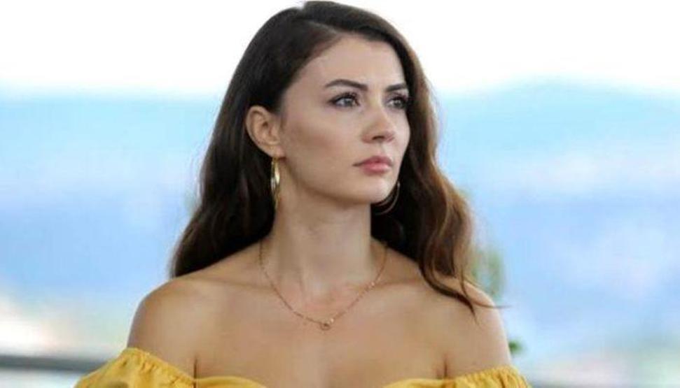 Burcu Özberkten bikinili paylaşım