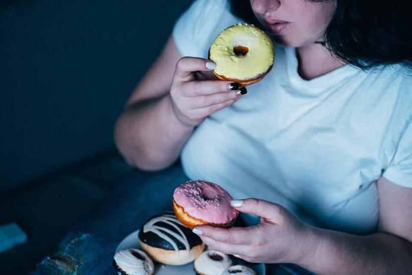 Strese bağlı duygusal yemek yemeyle savaşma yolları
