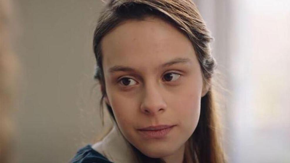 Gizem Katmer file çoraplı pozuyla ortalığı salladı