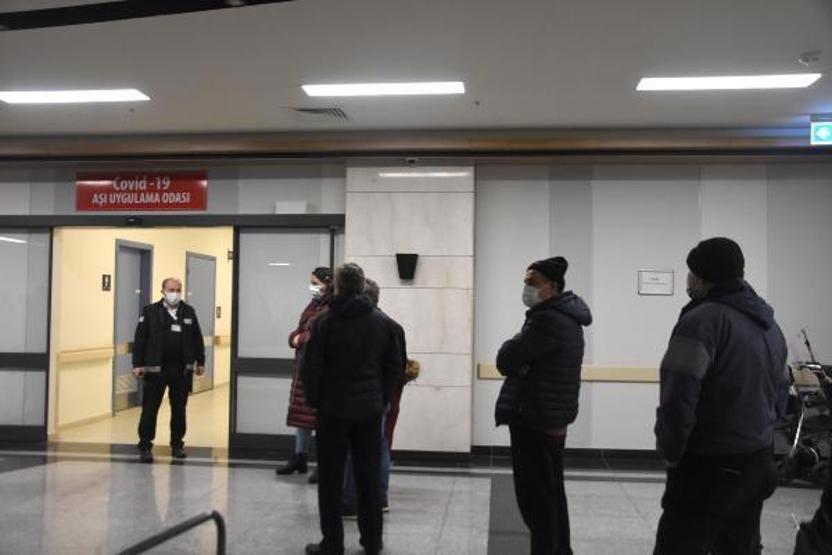 Hastanelerde hatırlatma dozu kuyruğu