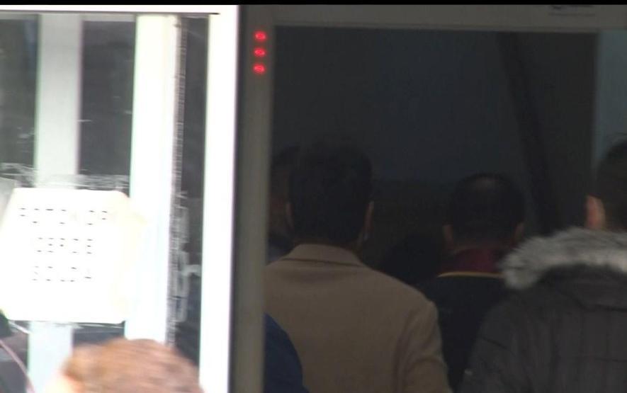 Burak Özçivit set çalışanlarına hakaretten hakim karşısında