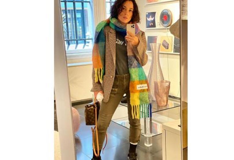 Cansu Tosun ile oğlu Marselin kar pozu