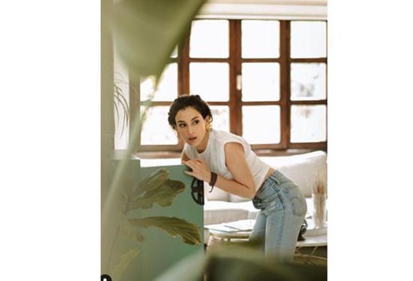 Cansu Tosun ile oğlu Marselin kar pozu