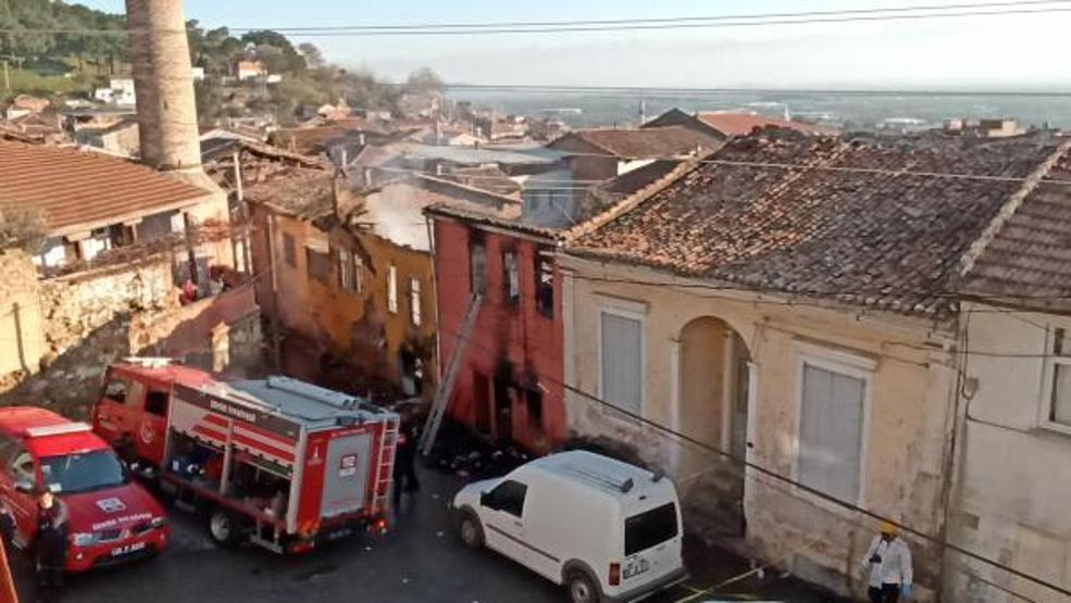 İzmirde yangın faciası: 3 kardeş yaşamını yitirdi