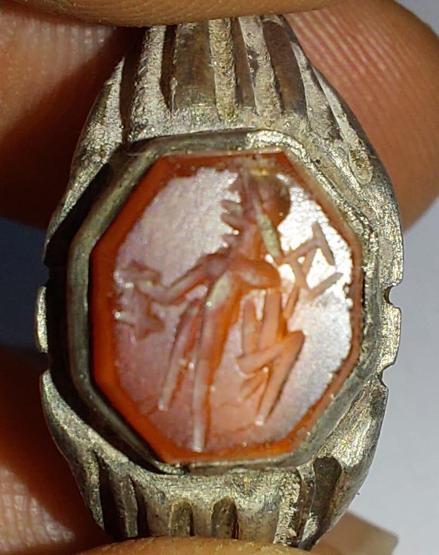 Lahit mezar bulunan bölgede heyecanlandıran keşif