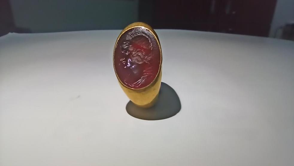 Çorumda 1500 yıllık altın yüzük ele geçirildi