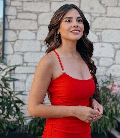 Hazal Çağlar sosyal medyayı salladı