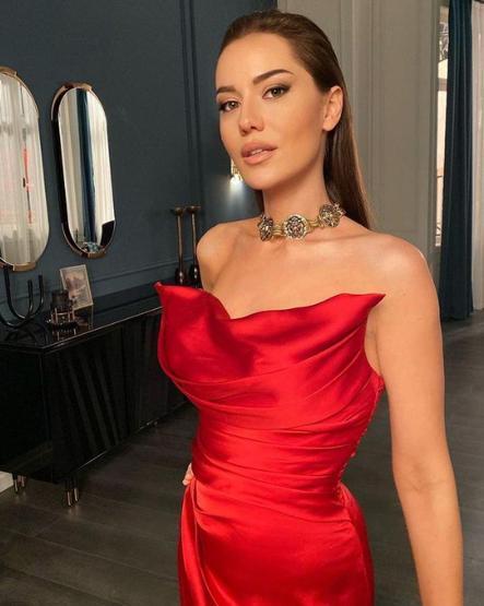 Fahriye Evcenin 20 yaşındaki hali şaşırttı