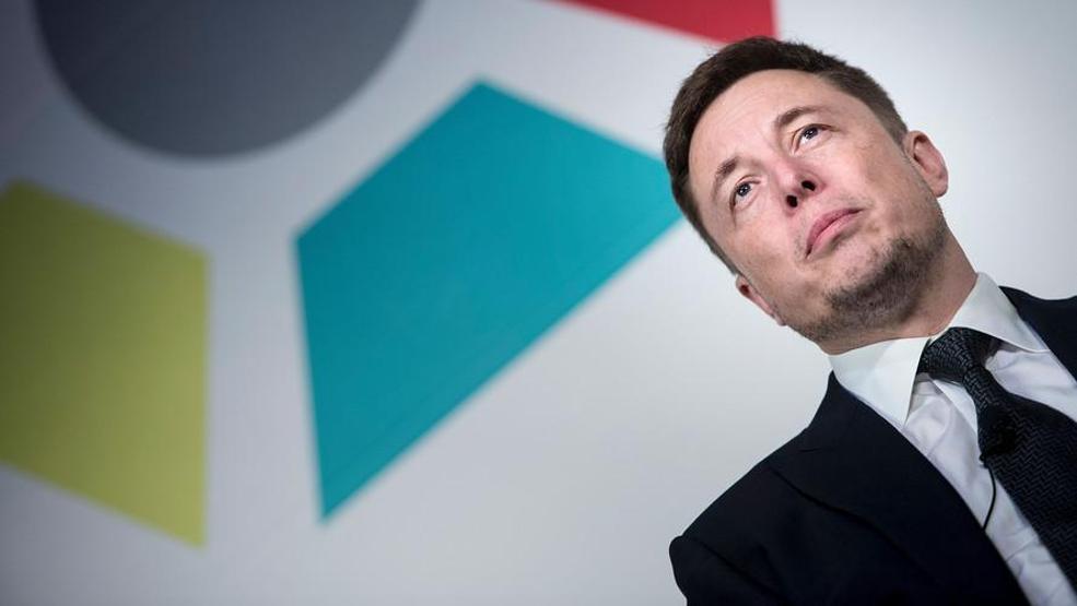 Elon Musk, uydularının uzayda çok fazla yer kapladığı yönündeki iddiaları reddetti