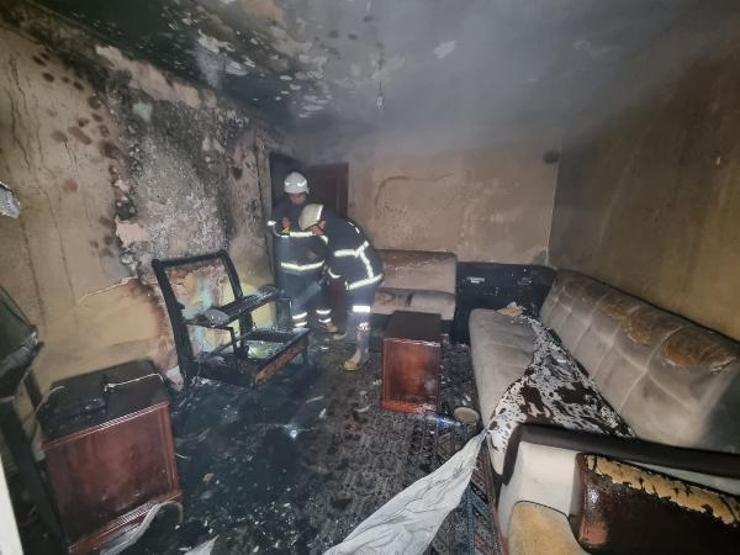 Komşuları pencere demirini keserek alevlerin arasından kurtardı