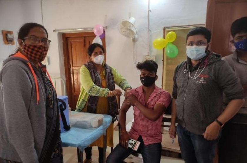 Hindistan, 15-18 yaş aralığına aşılama kampanyası başlattı