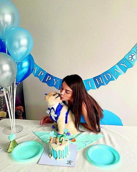 Duygu Özlenden köpeğine doğum günü partisi