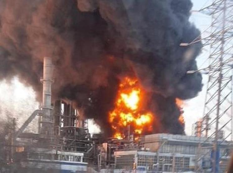 Rusyanın en büyük özel petrol rafinerisinde yangın