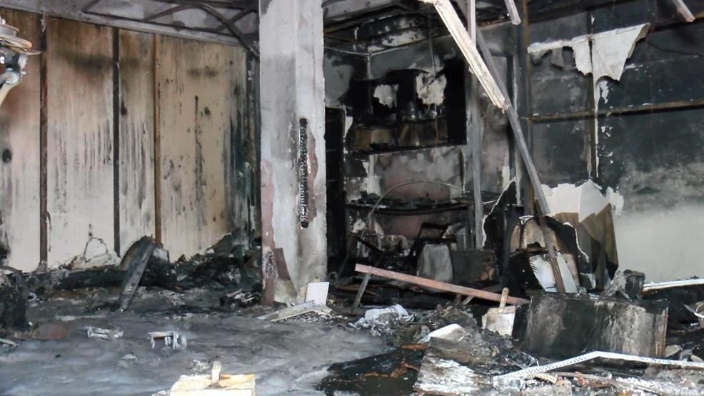 Tamircideki otomobil patlamalarla yandı