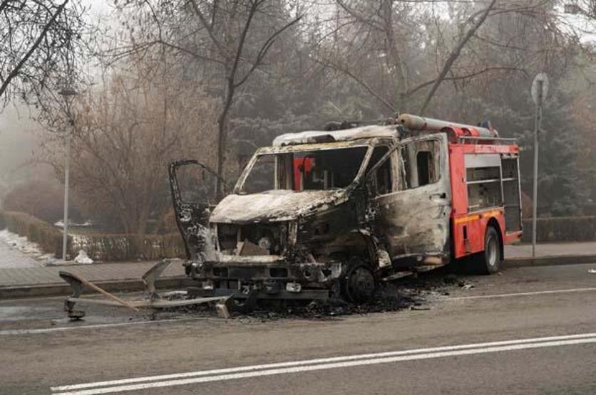 Kazakistan yangın yeri: Barış güçleri ülkeye vardı
