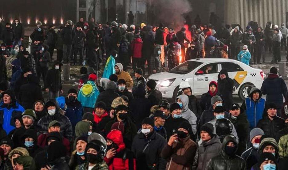 Kazakistan yangın yeri: Barış güçleri ülkeye vardı