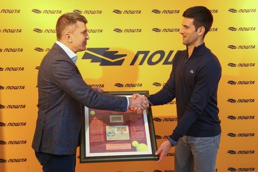 Djokovic, Kovid olduğunu söylediğinin ertesi günü maskesiz etkinliğe katıldı